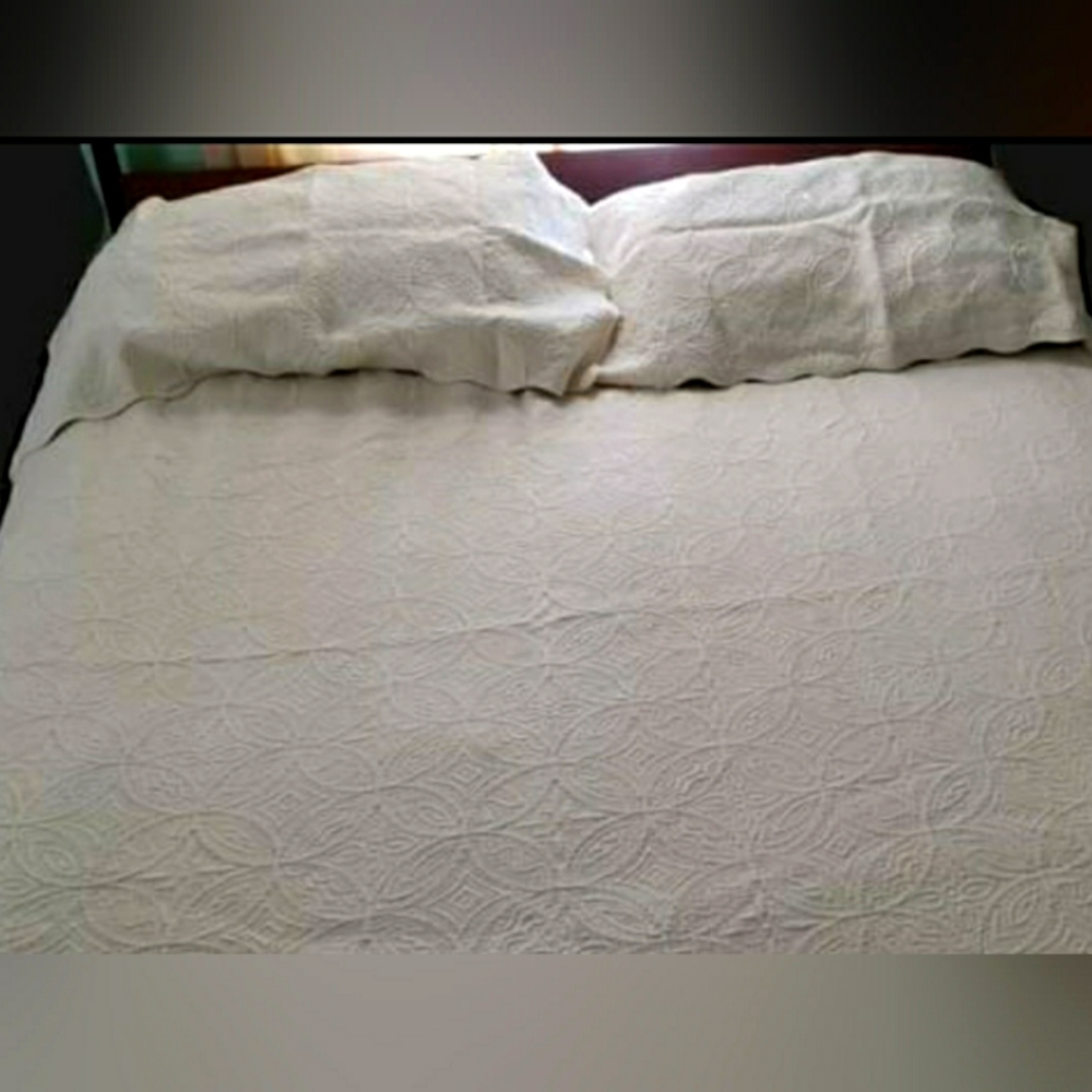 Queen bedding set